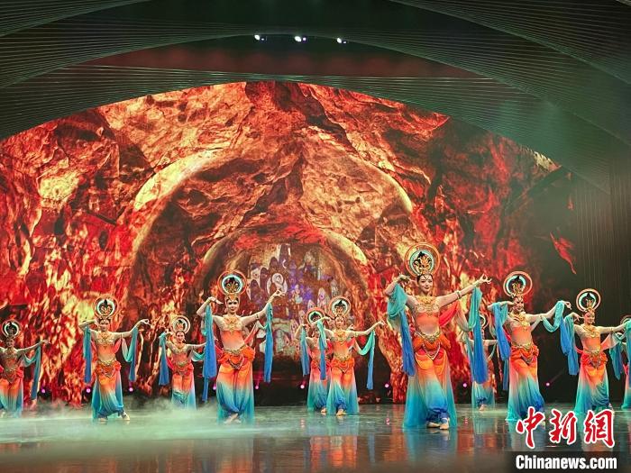 大型音舞诗画《掀起你的盖头来——新疆是个好地方》亮相石家庄 第3张 大型音舞诗画《掀起你的盖头来——新疆是个好地方》亮相石家庄 第3张